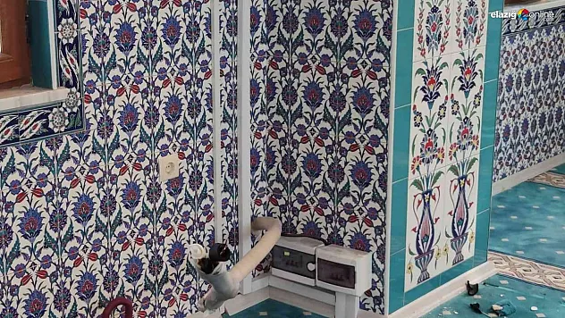 Camiye giren hırsız 2 klima ile birlikte elektrikli süpürge ve semaveri çaldı