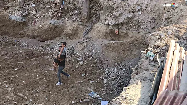 Mahalle Sakinleri Seferber Oldu: İnşaat Çukuruna Düşen Çocuk Kurtarıldı!