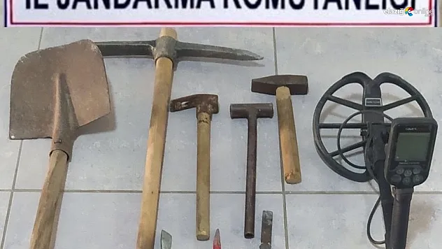 Elazığ jandarmasından kaçak kazı yapanlara suçüstü