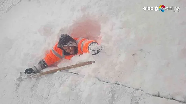 Elazığ'da kar kalınlığı insan boyuna yaklaştı