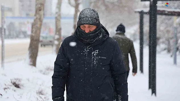 Gece yarısı bastırdı, şehir beyaza büründü: Kar yağışı aralıksız sürüyor