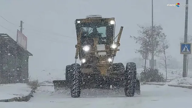 Elazığ'da beyaz seferberlik: Belediye ekipleri 28 araçla sahaya indi!