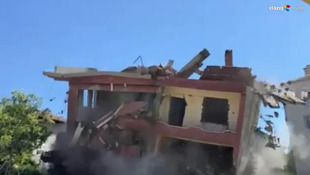 Elazığ'da Kentsel Dönüşüm Hız Kazandı! Ağır Hasarlı Binalar Tek Tek Yıkılıyor!