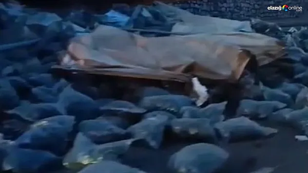 Maden'de kömür yüklü tır devrildi!