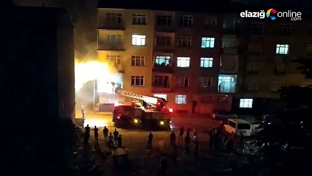 Elazığ'da korkutan yangın: Ev alev alev yandı