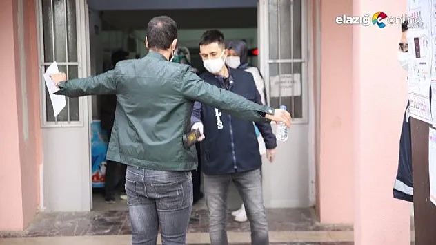 Elazığ'da korona virüs önlemleri altında KPSS heyecanı