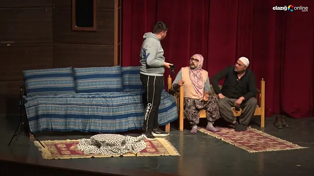 Elazığ'da Kültür ve Sanat Rüzgarı: Sanatseverler 'Bedogiller' ile Eğlendi!