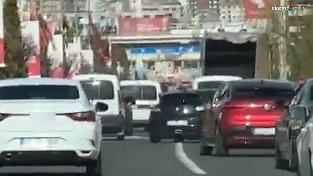 Makas atan sürücüler kameraya yansıdı