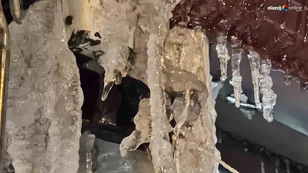 Elazığ'da metrelerce buz sarkıtı oluştu