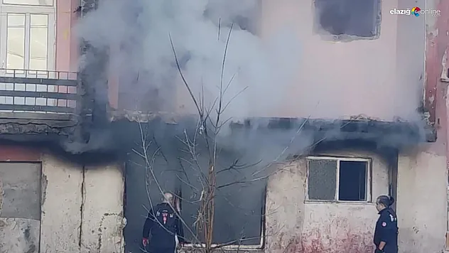 Elazığ'da metruk binada çıkan yangın korkuttu!