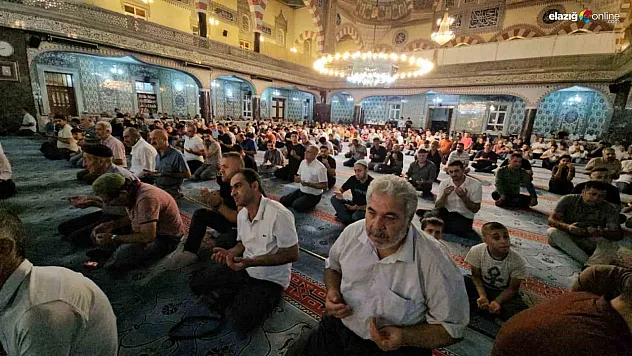 Elazığ'da Mevlid Kandili Coşkusu: Binlerce Vatandaş Dualarla Buluştu!