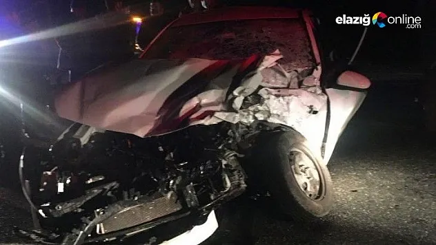 Elazığ'da minibüs ile otomobil çarpıştı:6 yaralı