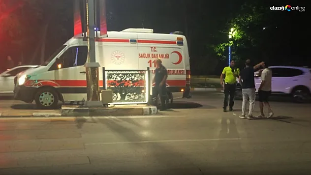 Elazığ'da Motosiklet Kazası: Sürücü Trafik Işıklarına Çarptı!