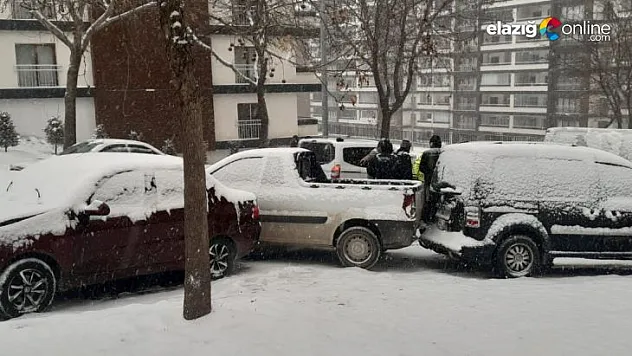 Elazığ'da öğrenci servisi yan yattı