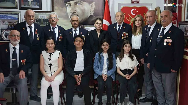 Elazığ'da 18 Mart'a Özel Program! Öğrenciler Gazilerle Bir Araya Geldi!