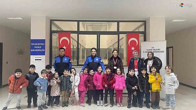 Elazığ'da öğrenciler polisleri unutmadı