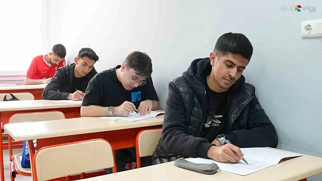 Elazığ'da Gençlere Eğitim Desteği: 'Gelecek Sensin' Programı Devam Ediyor!