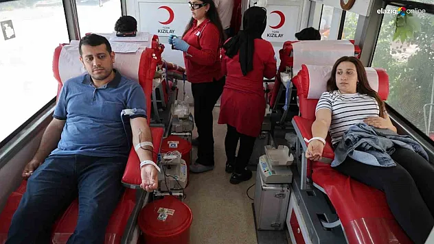 Öğretmen ve öğrencilerden kan bağışı