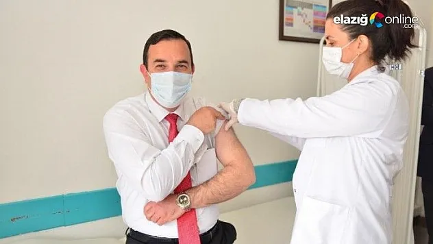 Elazığ'da öğretmenlere Covid-19 aşısı