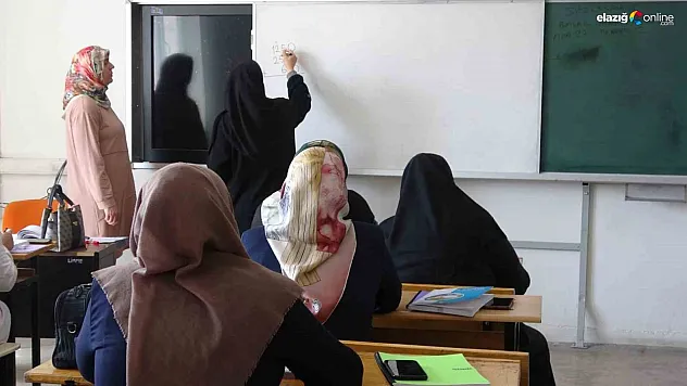 Emine Erdoğan'ın Okuma Yazma Seferberliği Elazığ'da 50 Vatandaşı Geleceğe Hazırlıyor!