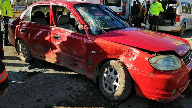 Elazığ'da otobüs ile otomobil çarpıştı: 4 yaralı