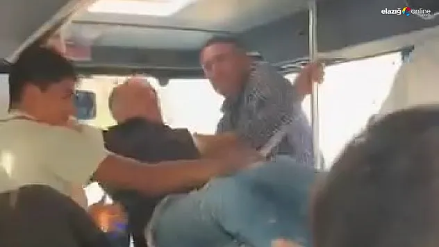 Elazığ Yurtbaşı Halk Otobüsünde Şoför ve Yolcu Tekme Tokat Birbirine Girdi!