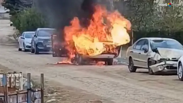 Kovancılar'da Alevlere Teslim Olan Otomobil Hurdaya Döndü!