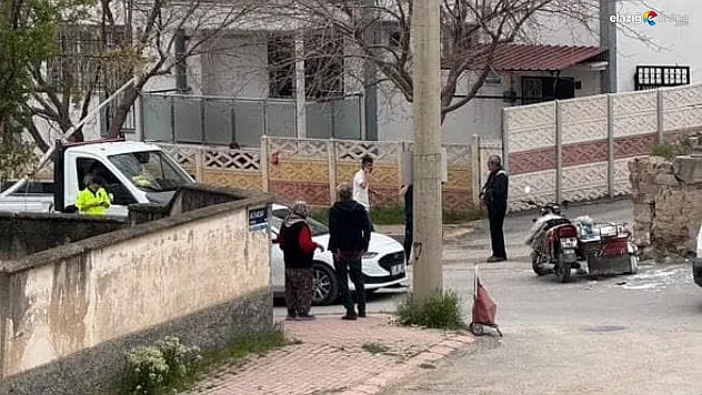 Elazığ'da Trafik Kazası! Sepetli Motosiklet ile Otomobil Çarpıştı!