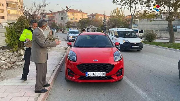 Otomobil yolun karşısına geçmeye çalışan yayaya çarptı