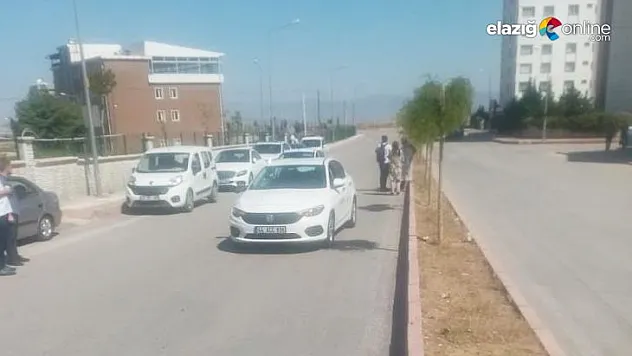 Elazığ'da otomobilin çarptığı genç ağır yaralandı