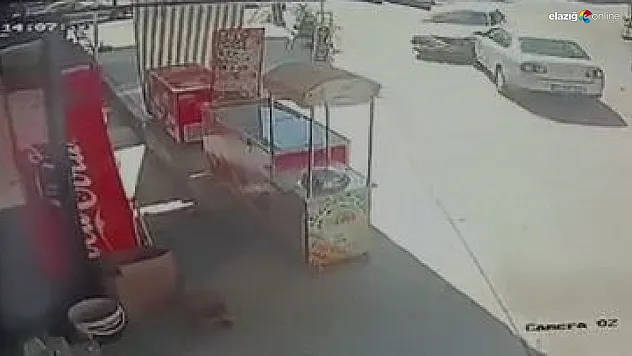 İki otomobilin çarpışma anı kamerada!