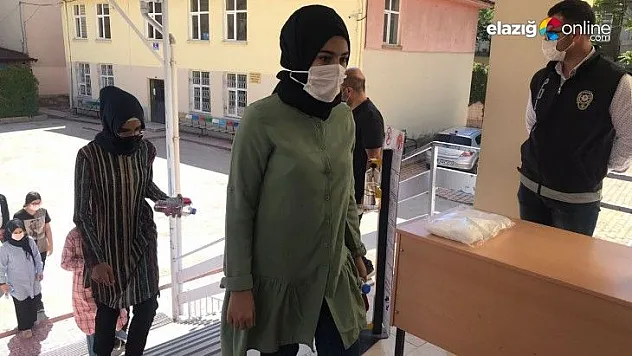 Pandemi tedbirleri altında LGS heyecanı