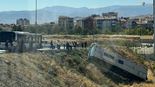Elazığ'da Park Halindeki Otobüs Şarampole Yuvarlandı, Vinçle Kaldırıldı!