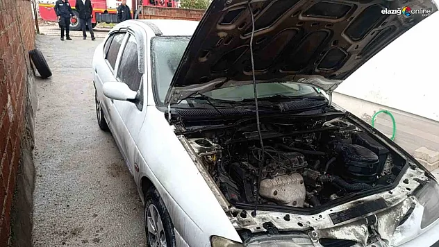 Kovancılar'da  Şok Anlar! Park Halindeki Otomobil Alev Alev Yandı!