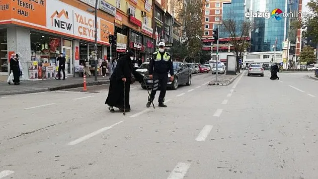 Elazığ polisinden kalpleri ısıtan hareket