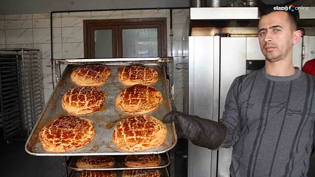 Elazığ'da Ramazan ayıyla birlikte 'nohut ekmek' tezgahtaki yerini aldı