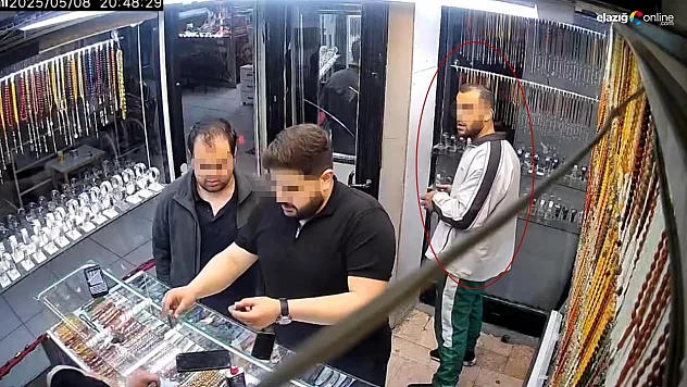Tespih Dükkanında Film Gibi Hırsızlık! Elazığ'da Kameralar Anbean Kaydetti!