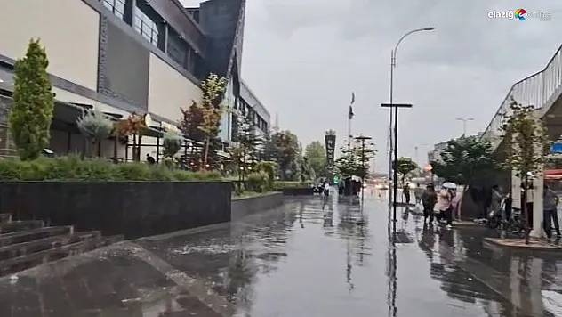 Meteoroloji Uyarmıştı: Elazığ'da Fırtına ve Sağanak Yağış Etkili Oldu!