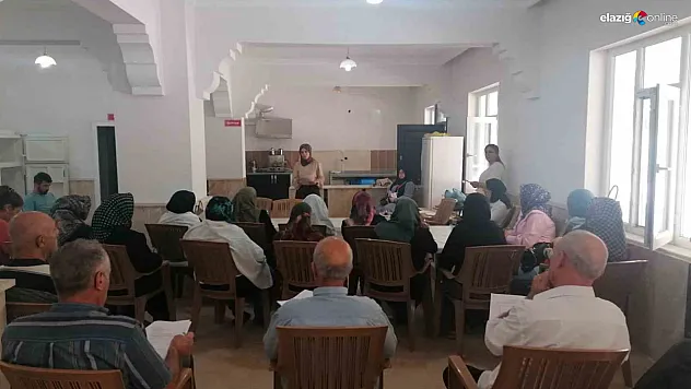 Elazığ İl Sağlık Müdürlüğü'nden Altınçevre Köyü'nde Sağlık Okuryazarlığı Eğitimi