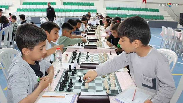 Palu İlçesinde Gençlikten Stratejik Hamle: Ödüllü Satranç Turnuvası!