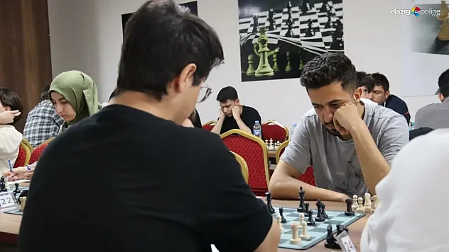 Dereceye girenlere ödülleri verildi