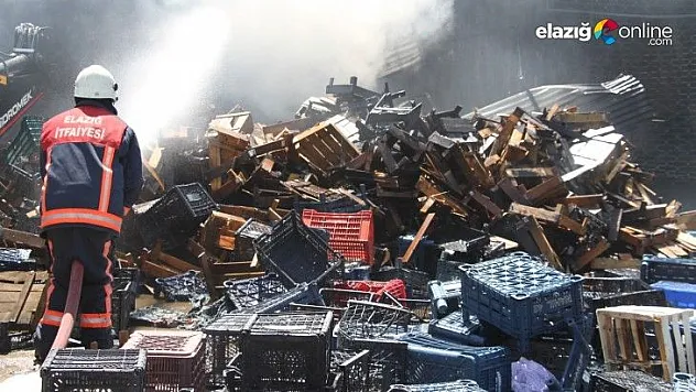 Elazığ'da sebze halinde çıkan yangın tamamen söndürüldü