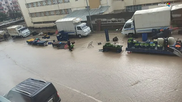 Elazığ'da Aniden Bastıran Yağmur Pazar Yerinde Kaosa Yol Açtı!