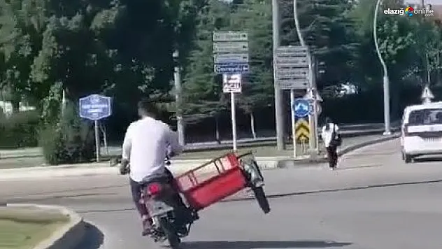 İki teker üstünde trafiği böyle tehlikeye attı!