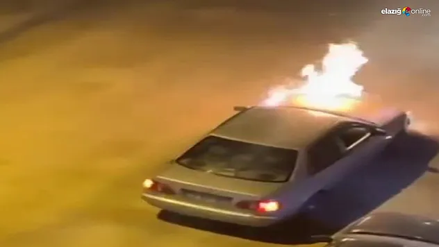 Elazığ'da Trafikte Panik Anları! Otomobil Bir Anda Alev Topuna Döndü!