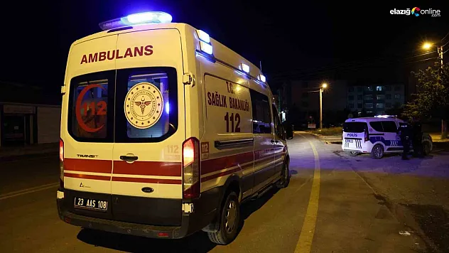 Elazığ'da Aynı Gece İki Silahlı Saldırı: Muhtarın Aracı Kurşunlandı, 2 Kişi Yaralandı!
