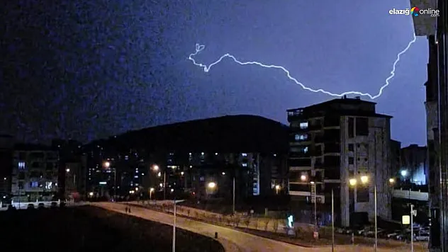 Elazığ'da Geceyi Şimşekler Aydınlattı! Ani Sel ve Su Baskınlarına Karşı Tedbirli Olun!