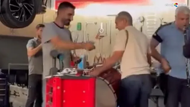 Elazığ'da Sıra Dışı Araç Teslimatı! Sanayi Sitesinde Eğlenceli Görüntüler