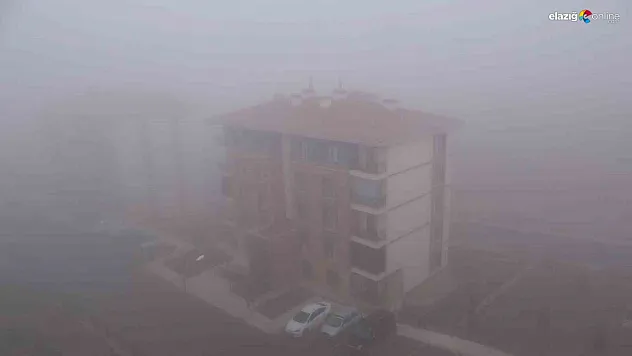 Elazığ'ı saran sis, sürücülere zor anlar yaşatıyor