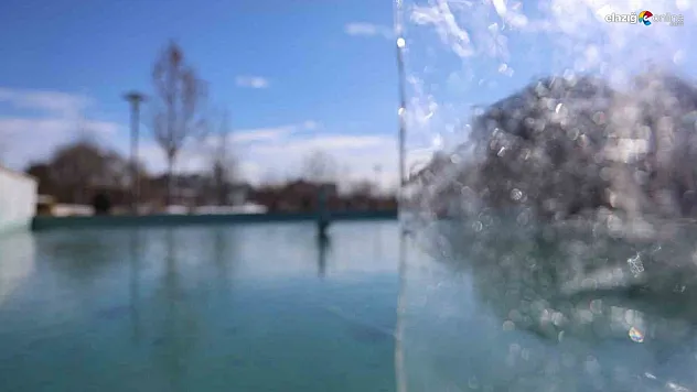 Soğuk Hava Elazığ'ı Etkisi Altına Aldı! Buz Tutan Süs Havuzları Böyle Görüntülendi
